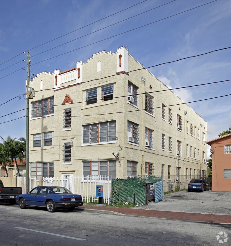 Primary Photo - 1235 SW 6th St