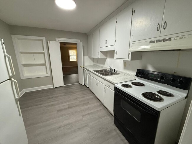 Building Photo - 208 Anderson St