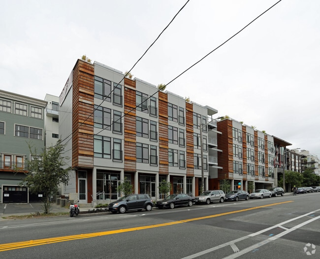 Building Photo - Welcome to Dexter Hayes! Modern convenienc...