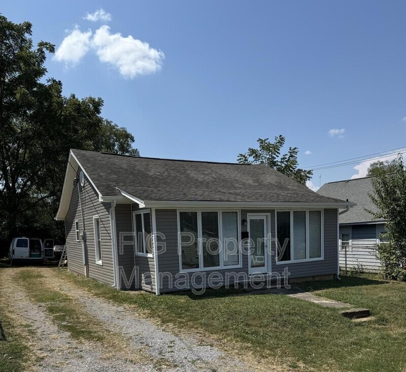 Primary Photo - 1013 Glider Ave
