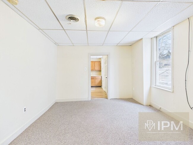 Building Photo - Charming 3 Bedroom, 1 Bath Home in Northeastern Schools!