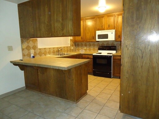 Primary Photo - 334 W Jones St
