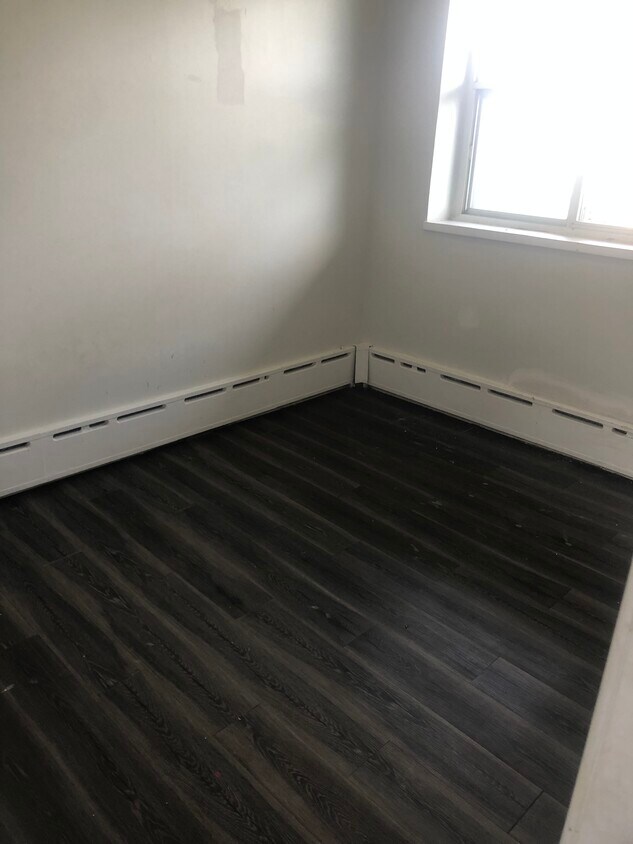 Photo du bâtiment - Lakeside 2 bedroom unit in Etobicoke