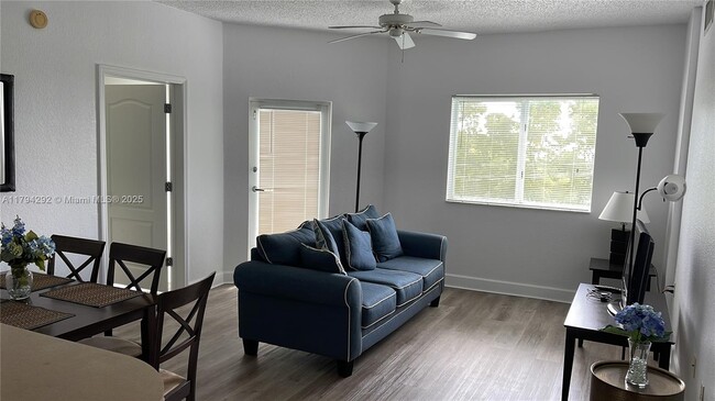 Foto del edificio - 6001 SW 70th St