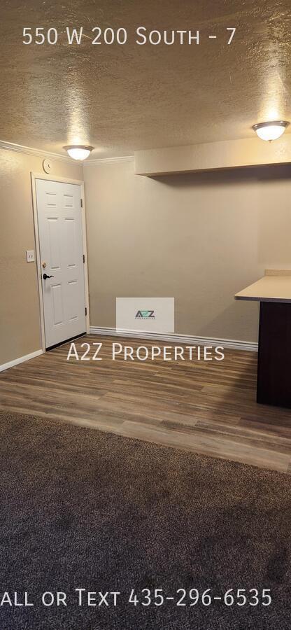 Building Photo - 550 W 200 S