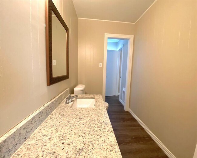 Foto del edificio - 2701 Hemphill St