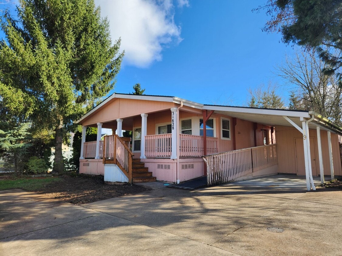 Primary Photo - Newly Renovated Pet Friendly 3 Bed / 2 Bat...