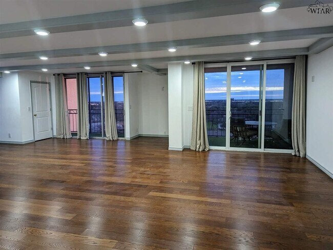 Foto del edificio - 2100 Santa Fe St