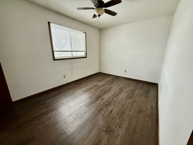 Foto del edificio - 906 Cedar River Dr