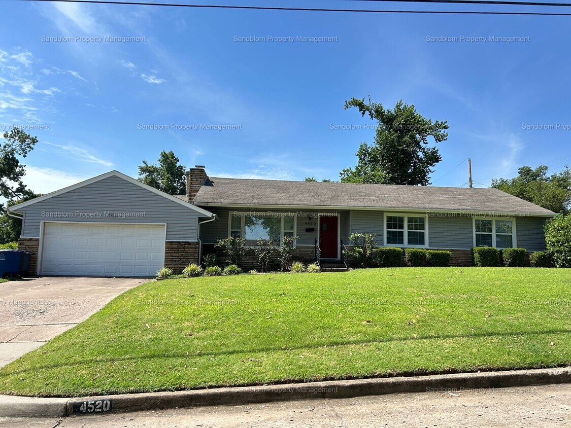 Foto principal - FOR LEASE | Mid-town Tulsa | 3 Bed, 2 Bath...