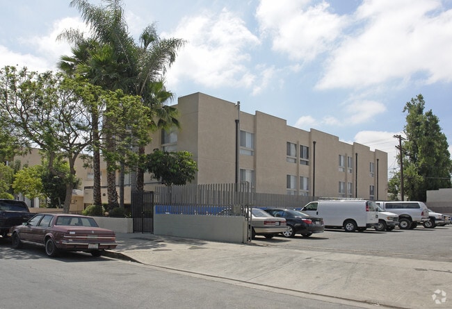 Building Photo - 6040-6042 Barton Ave