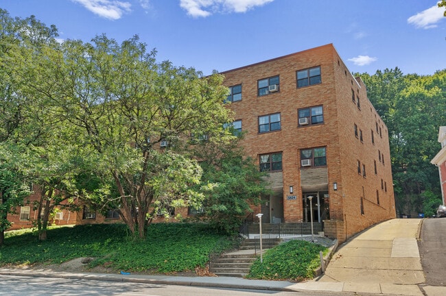 Building Photo - 5424 Fifth Avenue