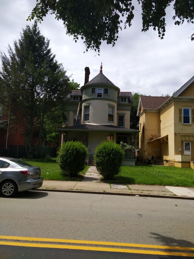 Building Photo - 5518 Stanton Ave