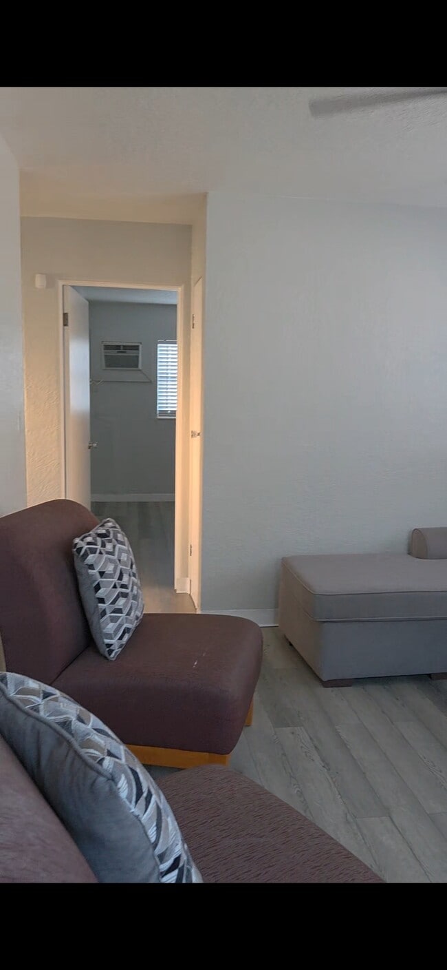 Building Photo - 4767 1st Ave N