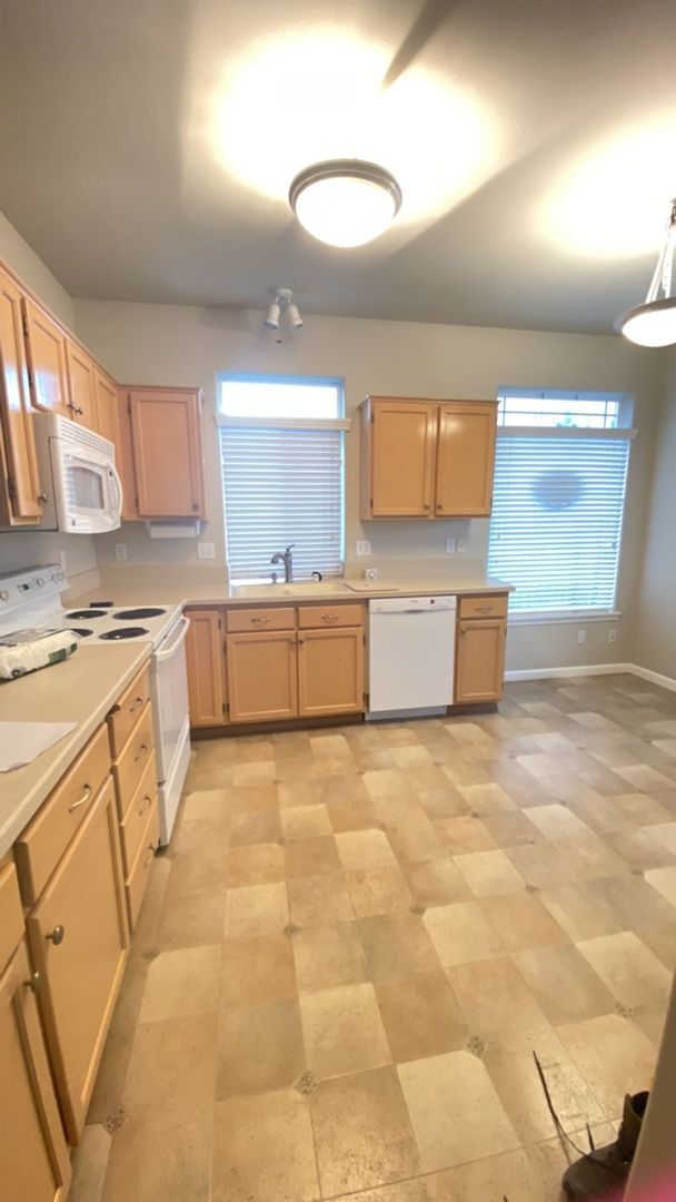 Building Photo - Cozy Home in a Gated Community!