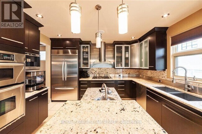 Building Photo - 423 Rahul Crescent