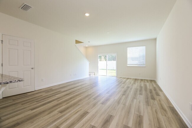 Building Photo - Spacious Townhome Now Available! 3 Bed/2.5 Bath, Lawncare Included, Garage, Near Treaty Part!