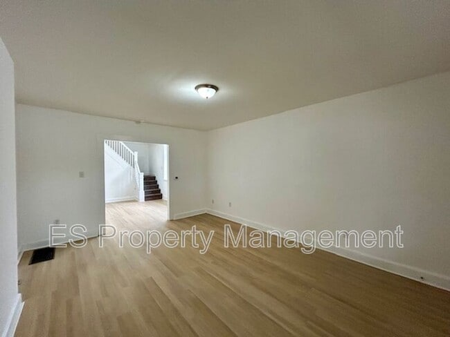 Building Photo - 2960 N Park Ave