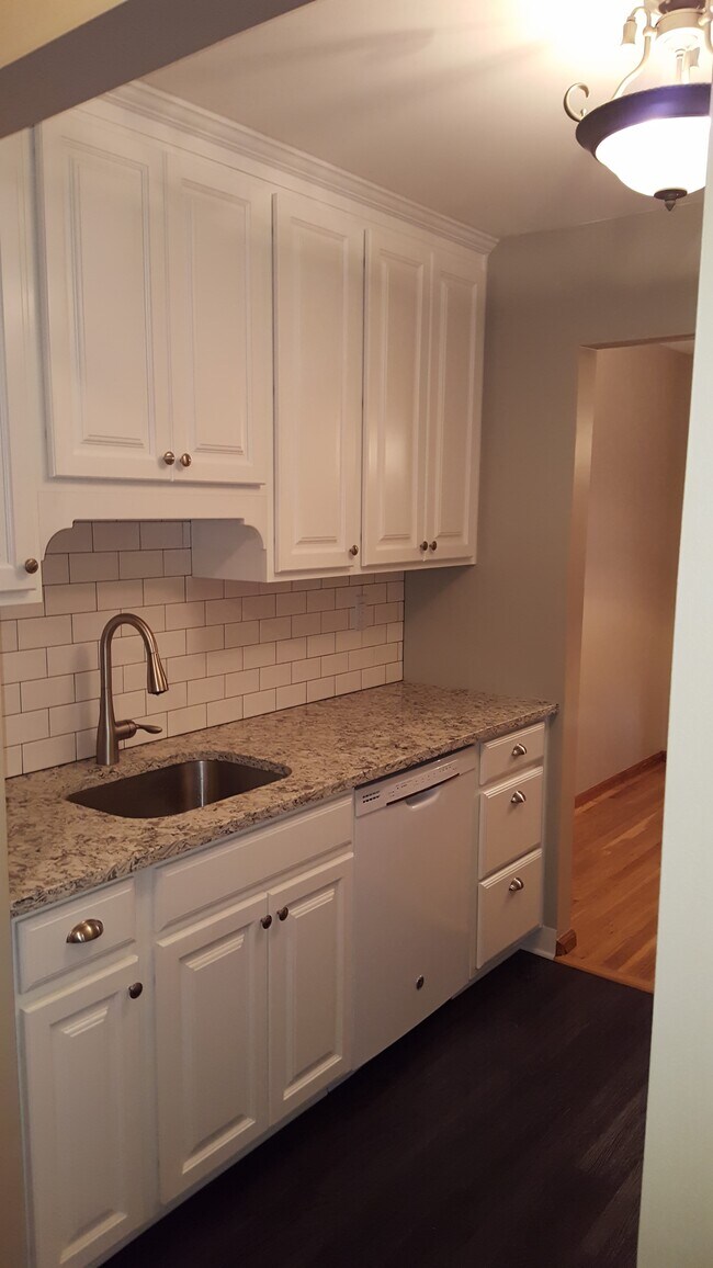 Kitchen - 61 Eastern Way