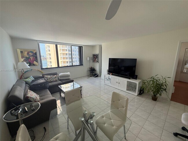 Foto del edificio - 540 Brickell Key Dr