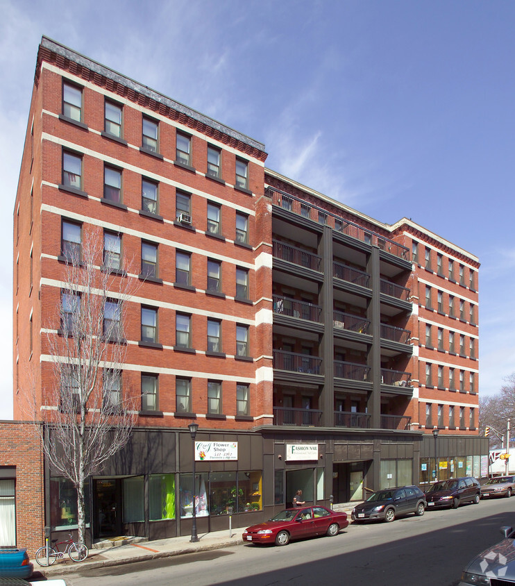 Building Photo - Veterans Park Apartments