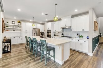 Building Photo - 1410 Roth Pl