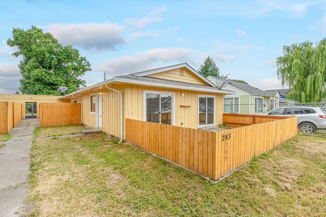 Foto del edificio - TWO BEDROOM ONE BATH APARTMENT IN LONGVIEW