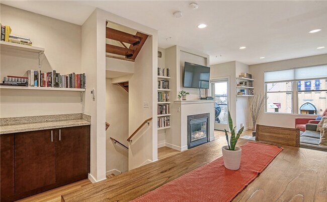 Building Photo - 3817 S Angeline St