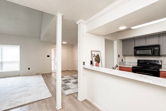 Foto del edificio - 2 Bedroom Condo with Pool and the Convinience of a Jefferson Hwy Address!