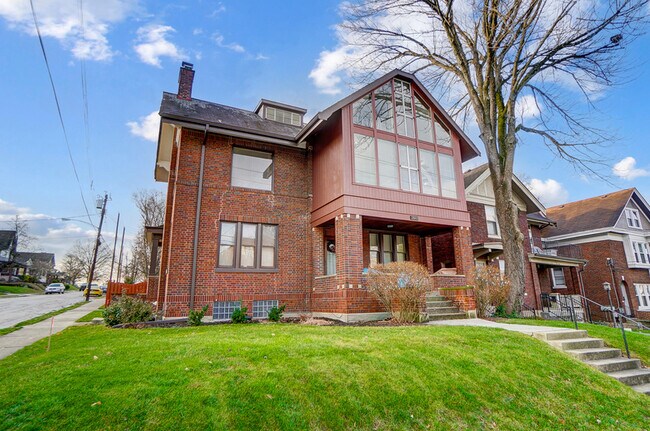 Foto del edificio - 2881 Observatory Ave
