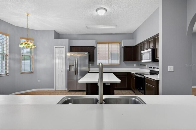 Foto del edificio - 4210 Harbor Lake Dr