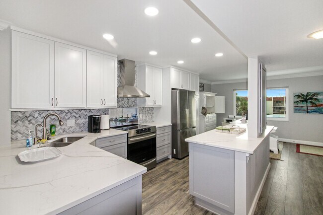 Building Photo - Bella Costa, 304