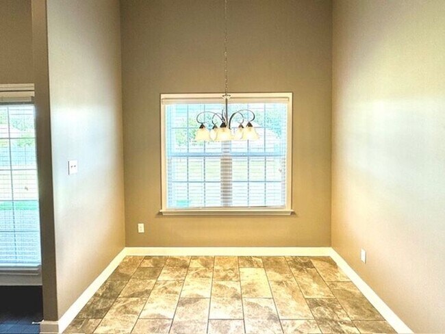 Building Photo - Now leasing a 4 bedroom 3 bath home in Oli...