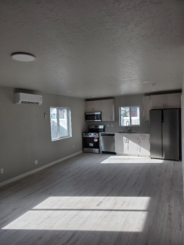 Building Photo - 6735 Saxton Ave