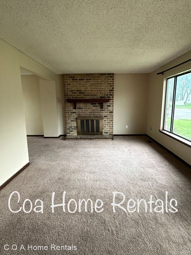 Building Photo - 3 br, 1.5 bath House - 3106 N. Brookfield