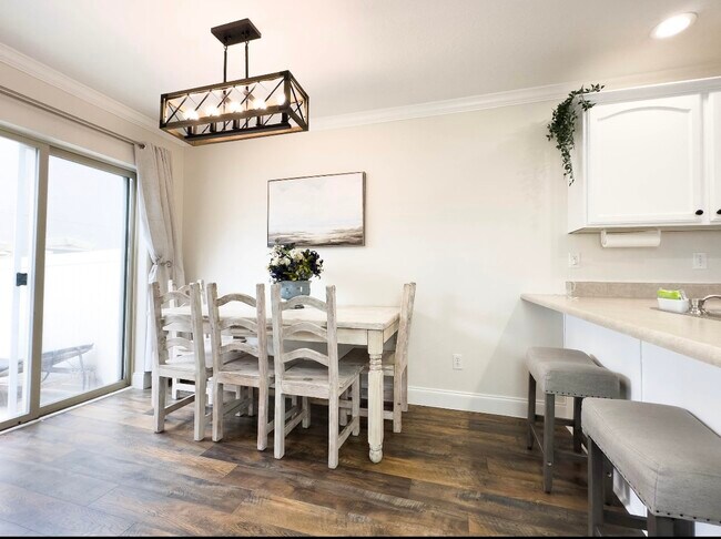 Dining area - 927 W 630 S