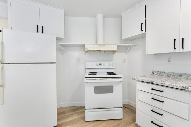 Building Photo - 610 S Sheridan Ave