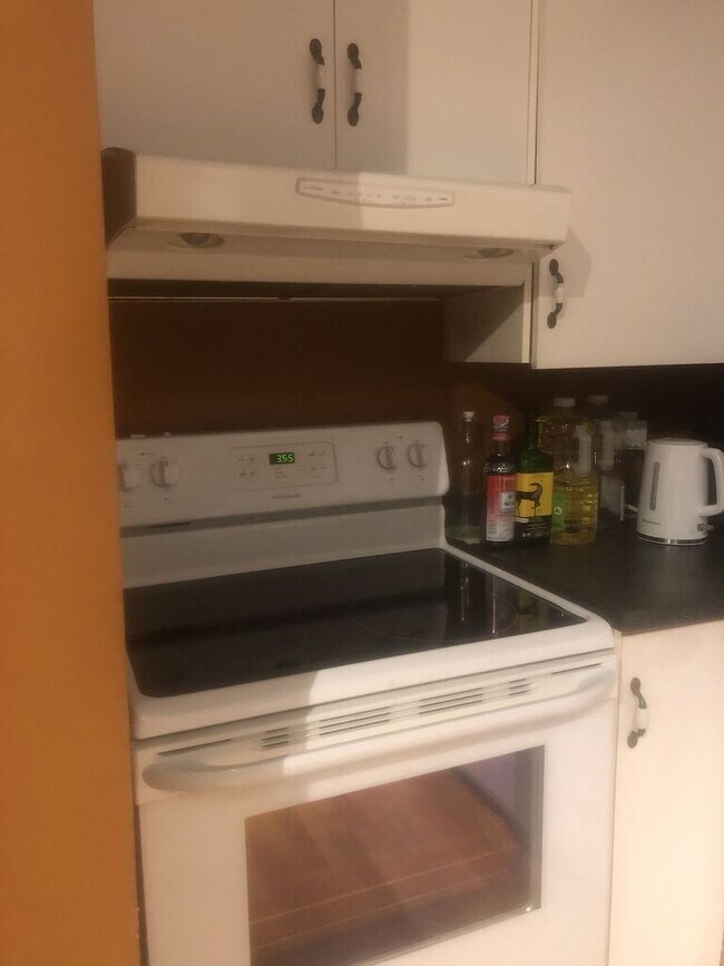 Building Photo - 2 Bed, 1 Bath unit in Beltline
