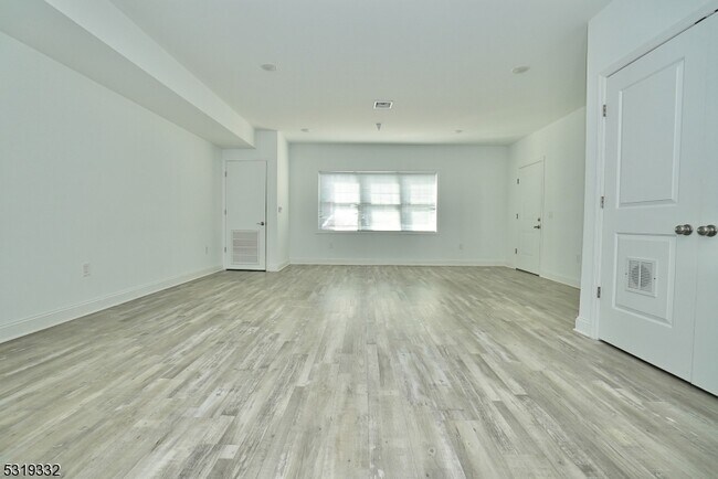 Building Photo - 79 4th Ave