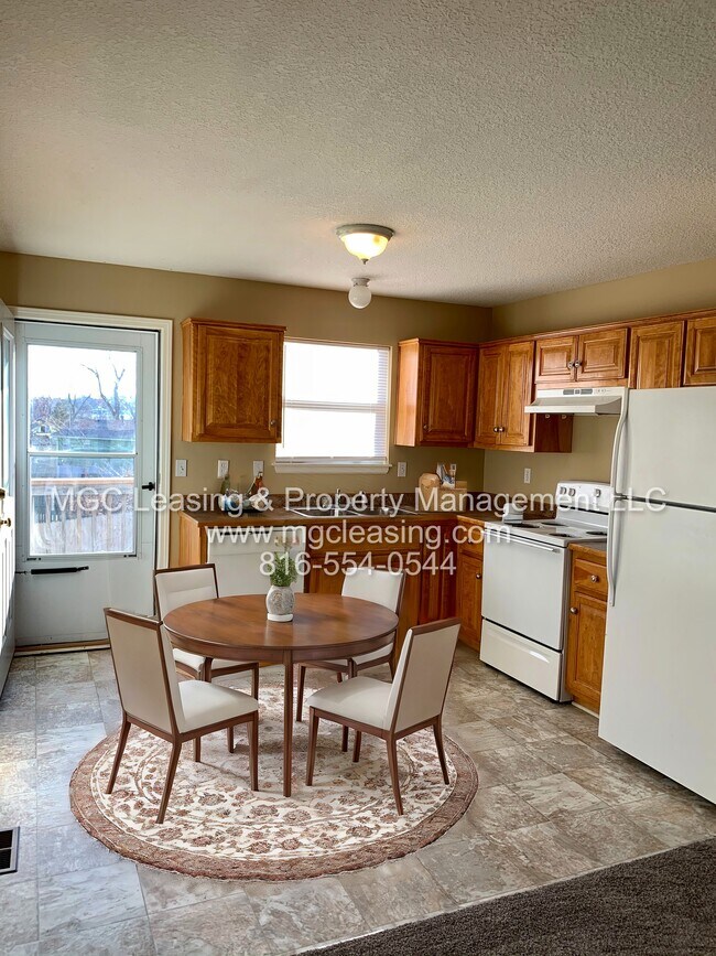 Foto del edificio - 816 NE Westwind Ln