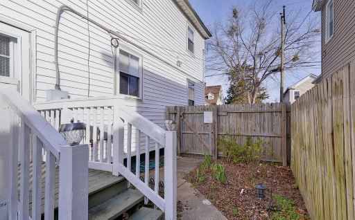 Building Photo - 310 Elm Ave