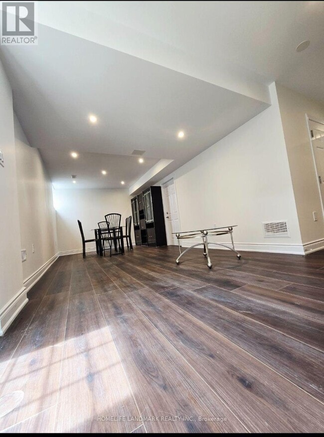 Building Photo - 147 Bocelli Crescent