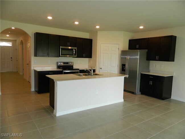 Building Photo - 25118 Doredo Dr