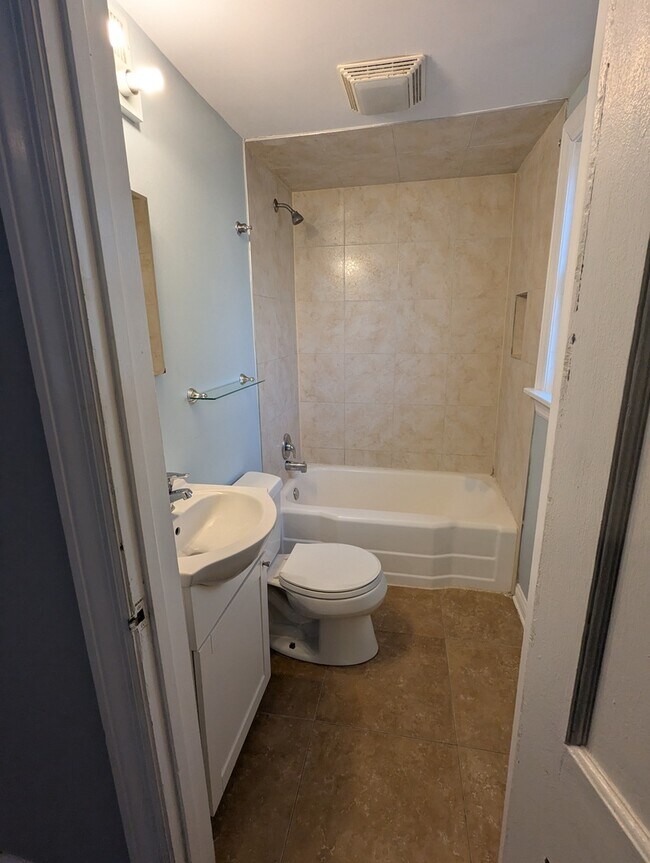 Foto del edificio - 317 E Park Ave