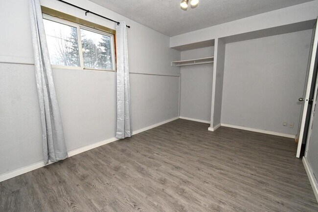 Building Photo - 1 bedroom in Prince George BC V2L 1N6
