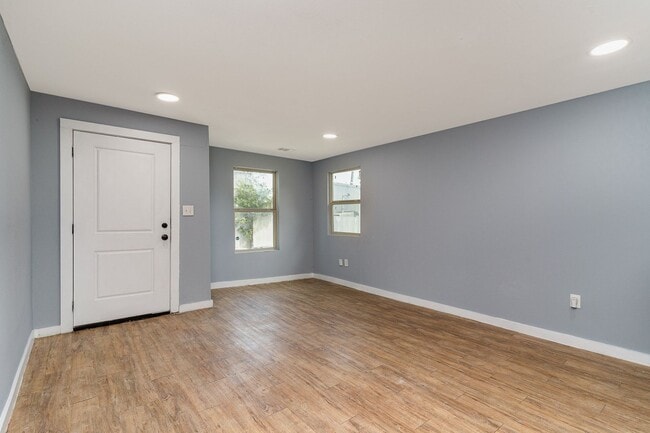 Foto del edificio - Spacious 4-Bedroom Home with Modern Finishes – Owenwood, Dallas