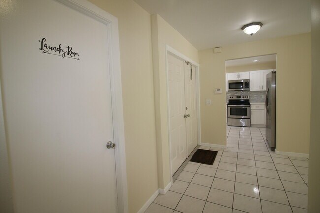 Foto del edificio - 6076 Strawberry Lakes Cir