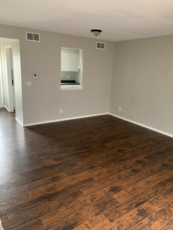 Foto del edificio - 6725 W Shade Ln