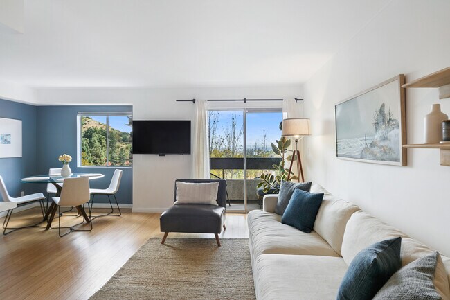 Building Photo - 3204 Cahuenga Blvd