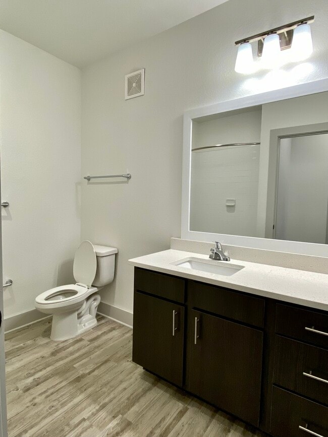 A1 Bath - Azalea Bay Apartments